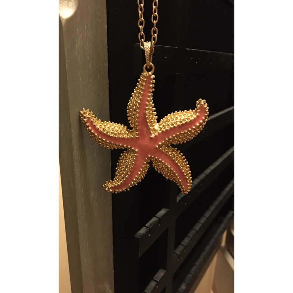 ✨Coral and Gold Starfish Necklace✨